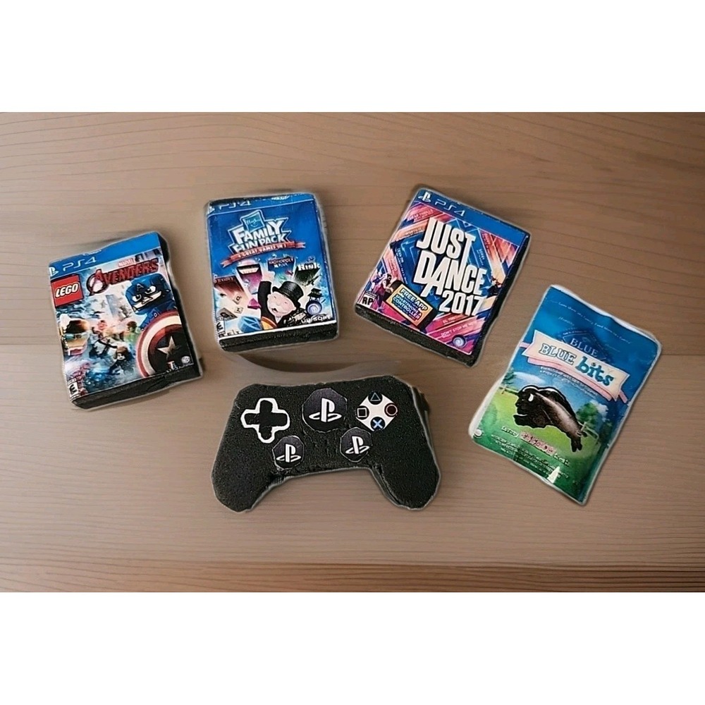 Lot 5 Miniatures Toys PlayStation Controller PS4 Games Lego Avengers, Just Dance